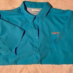 Like new Columbia sunshirt - short sleeve. So many features. XL